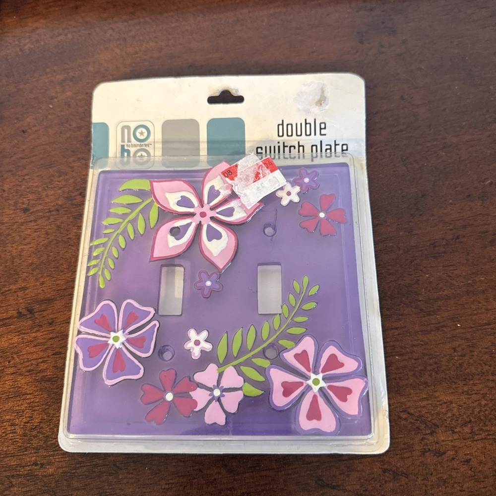 No Boundaries "Island Paradise" Double Switch Plate Floral Purple Flowers